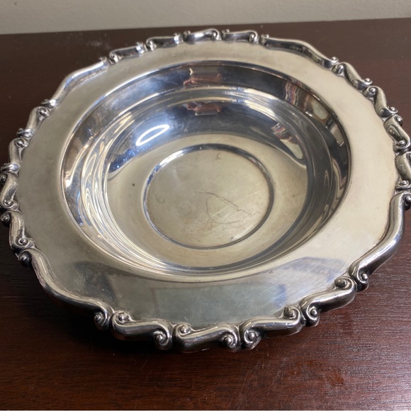 Vintage F B Rogers heavy, quality silver plated 8” bowl with elegant, scroll rim - Picture 1 of 6